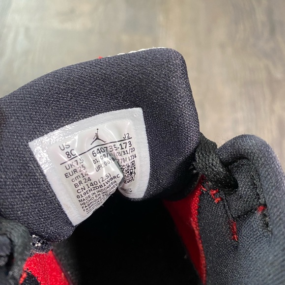 NIKE Air Jordan 1 Mid Chicago Toddler Sneakers - Picture 6 of 6